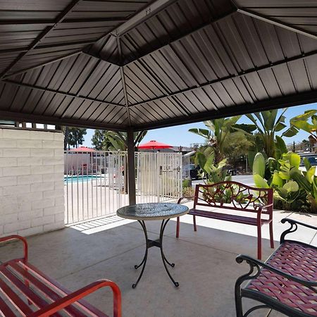 Ramada By Wyndham San Diego Poway Miramar Bagian luar foto