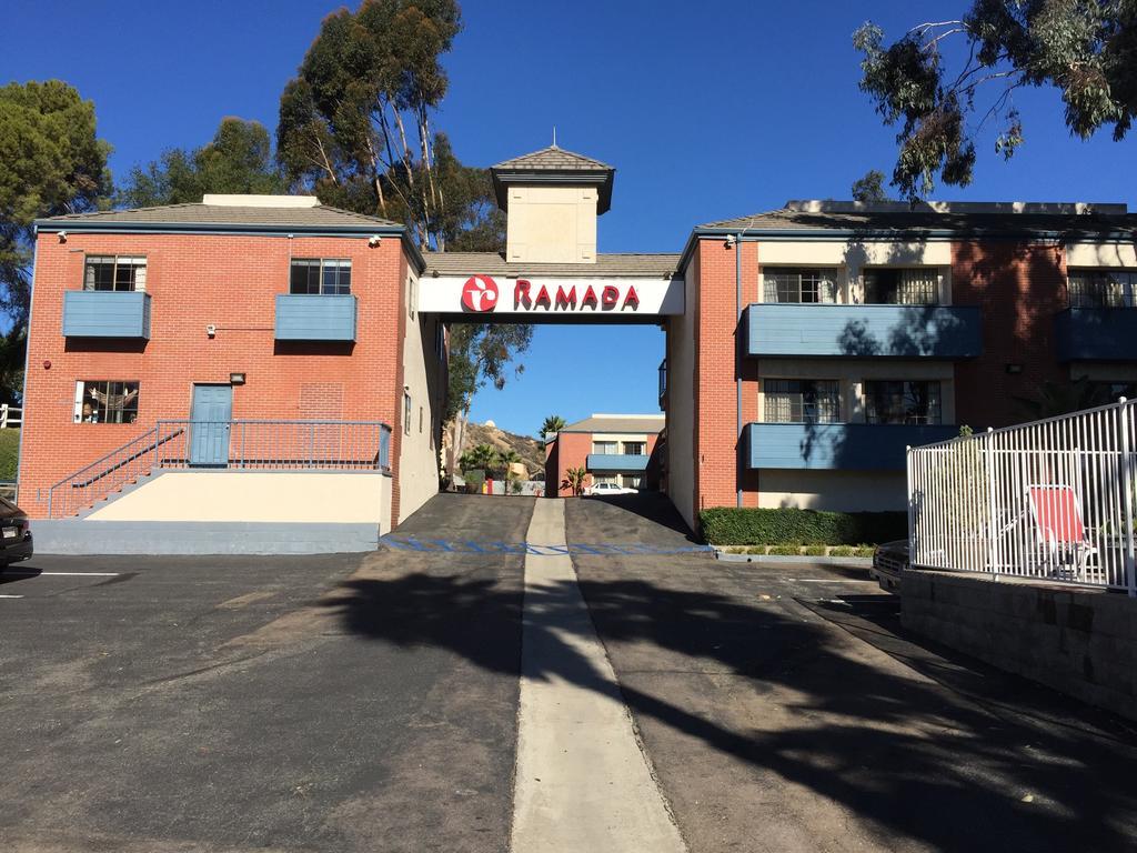 Ramada By Wyndham San Diego Poway Miramar Bagian luar foto
