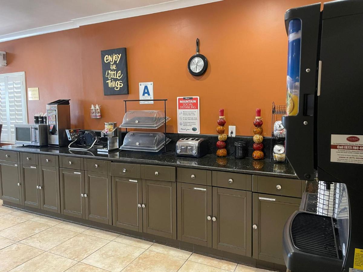 Ramada By Wyndham San Diego Poway Miramar Bagian luar foto