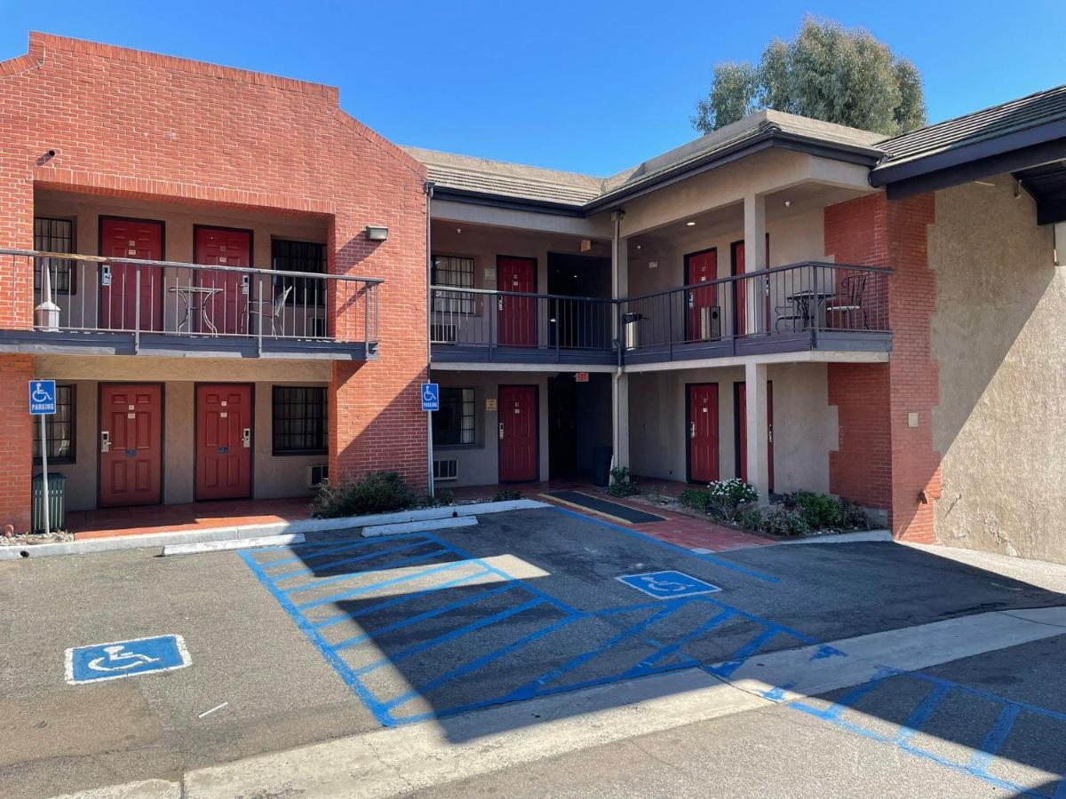 Ramada By Wyndham San Diego Poway Miramar Bagian luar foto