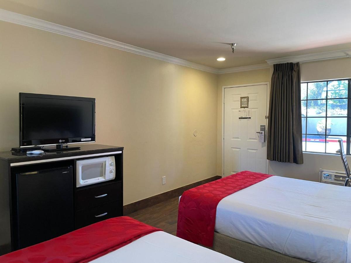 Ramada By Wyndham San Diego Poway Miramar Bagian luar foto