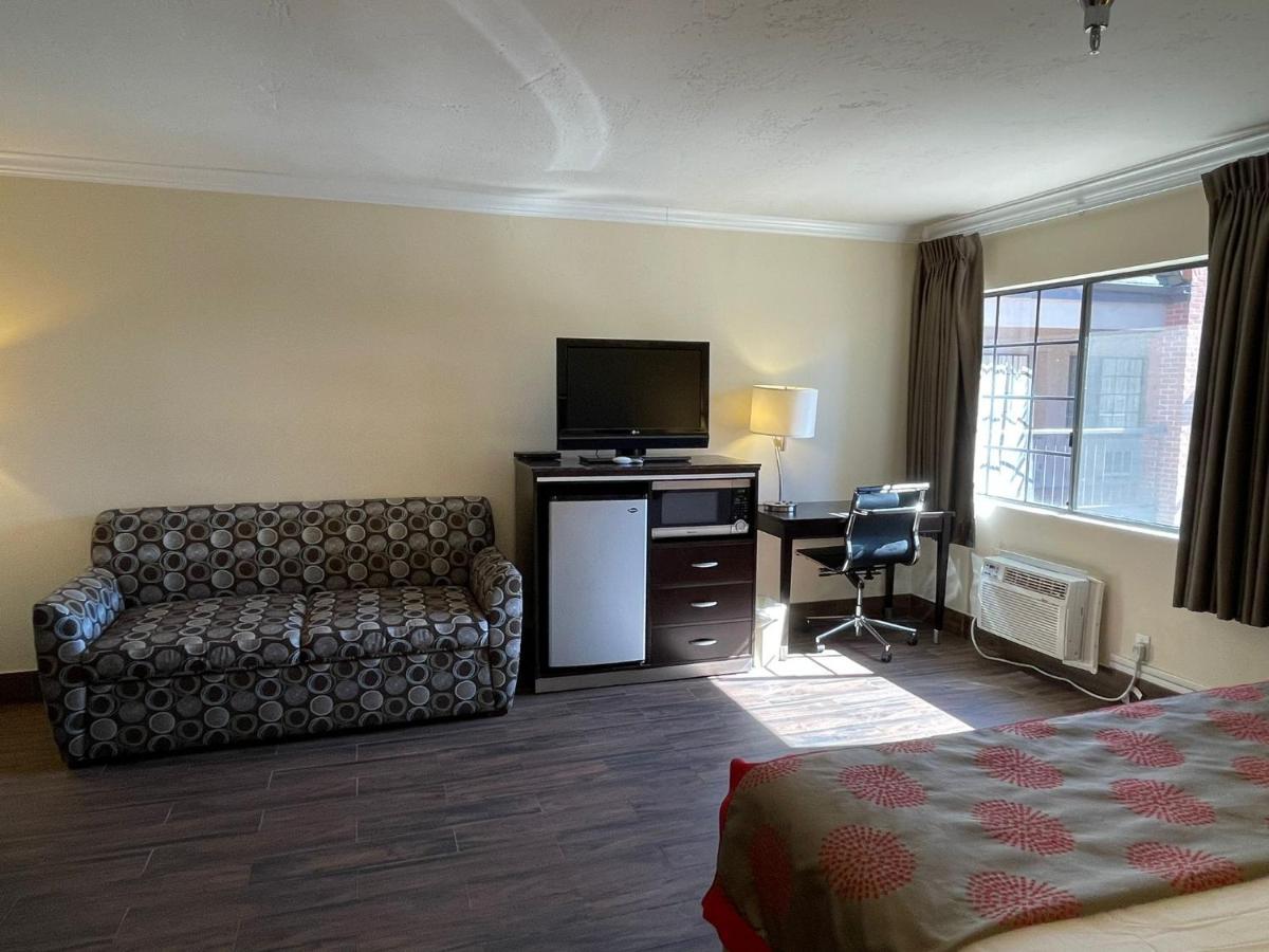 Ramada By Wyndham San Diego Poway Miramar Bagian luar foto