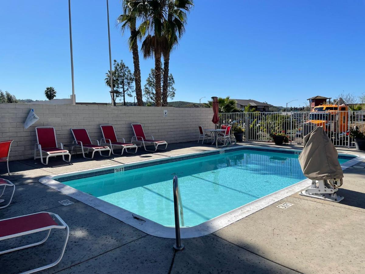 Ramada By Wyndham San Diego Poway Miramar Bagian luar foto