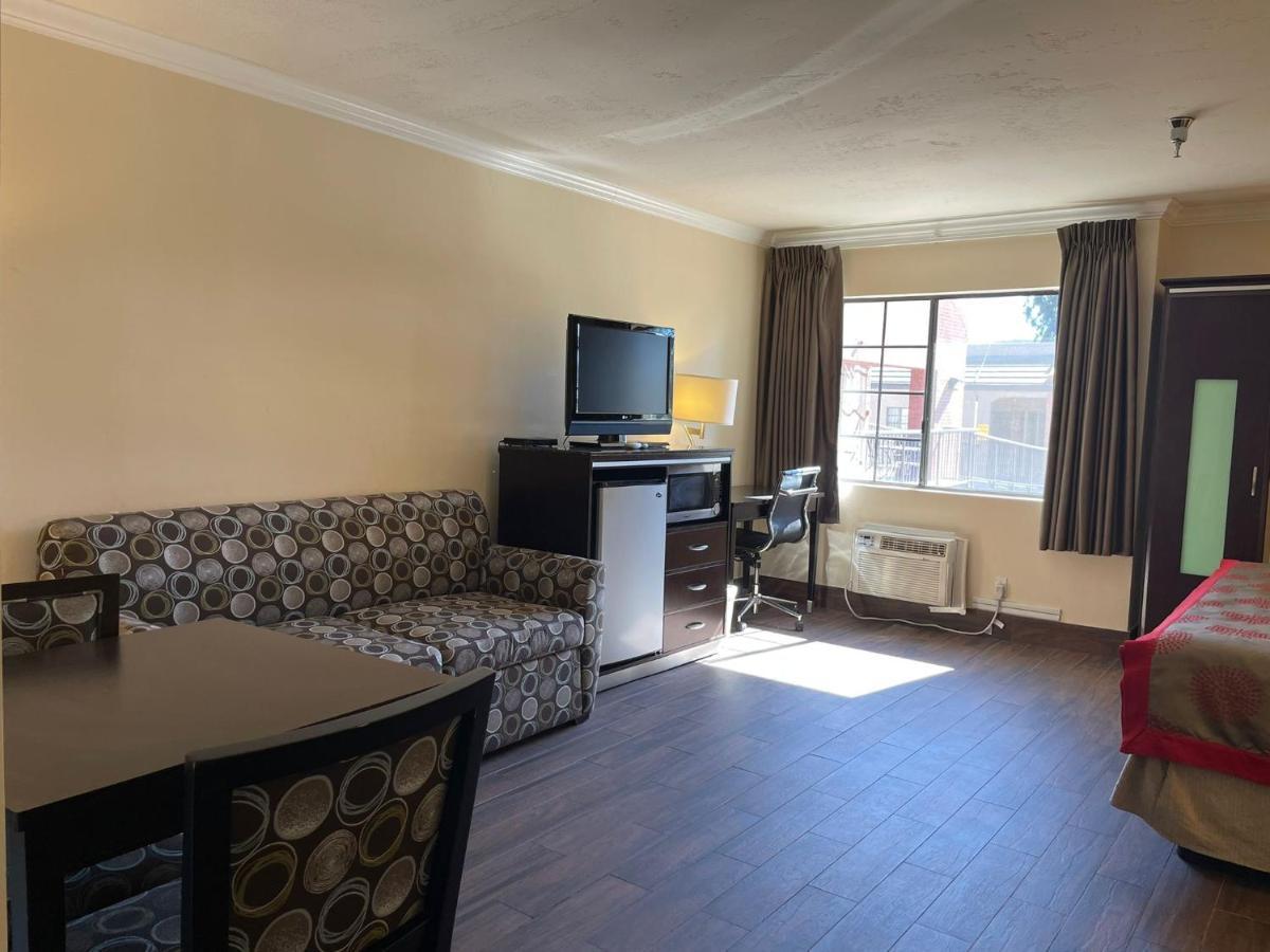 Ramada By Wyndham San Diego Poway Miramar Bagian luar foto