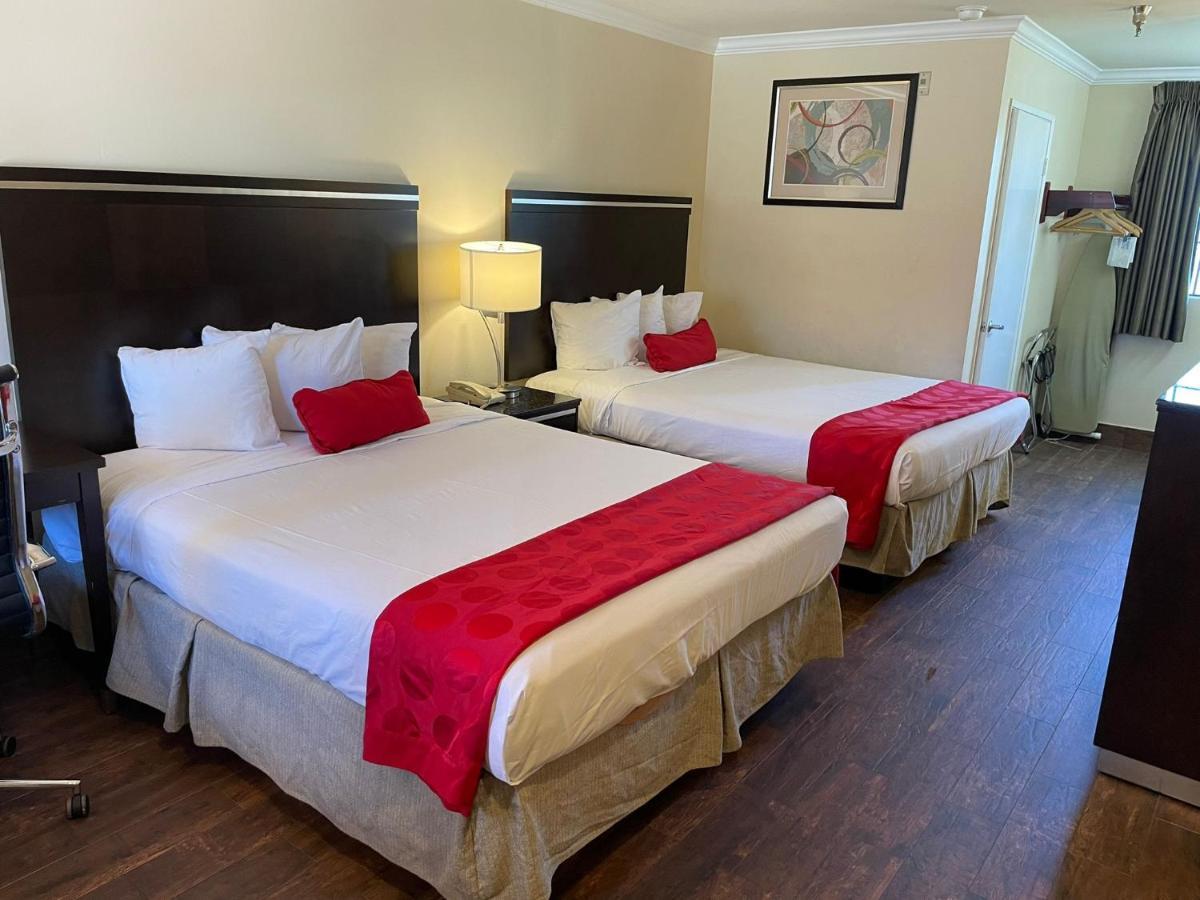 Ramada By Wyndham San Diego Poway Miramar Bagian luar foto