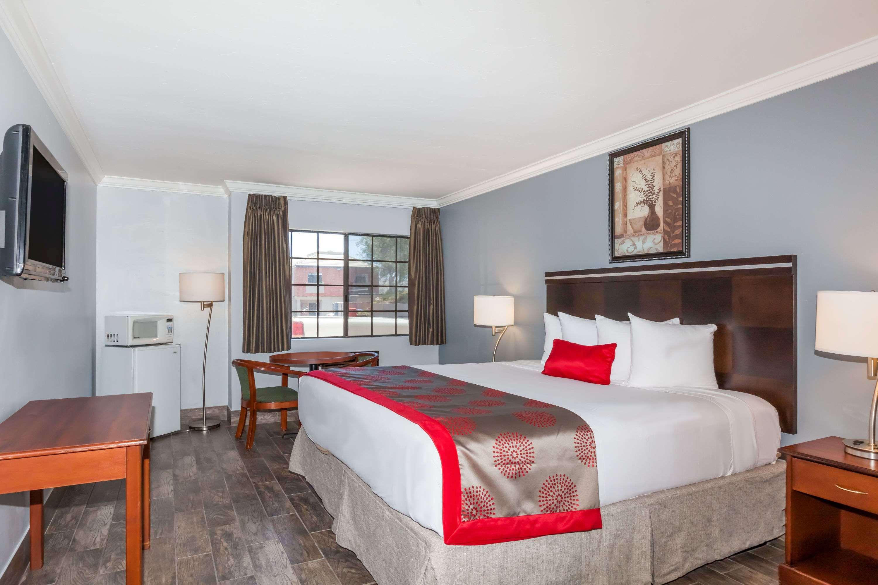 Ramada By Wyndham San Diego Poway Miramar Bagian luar foto