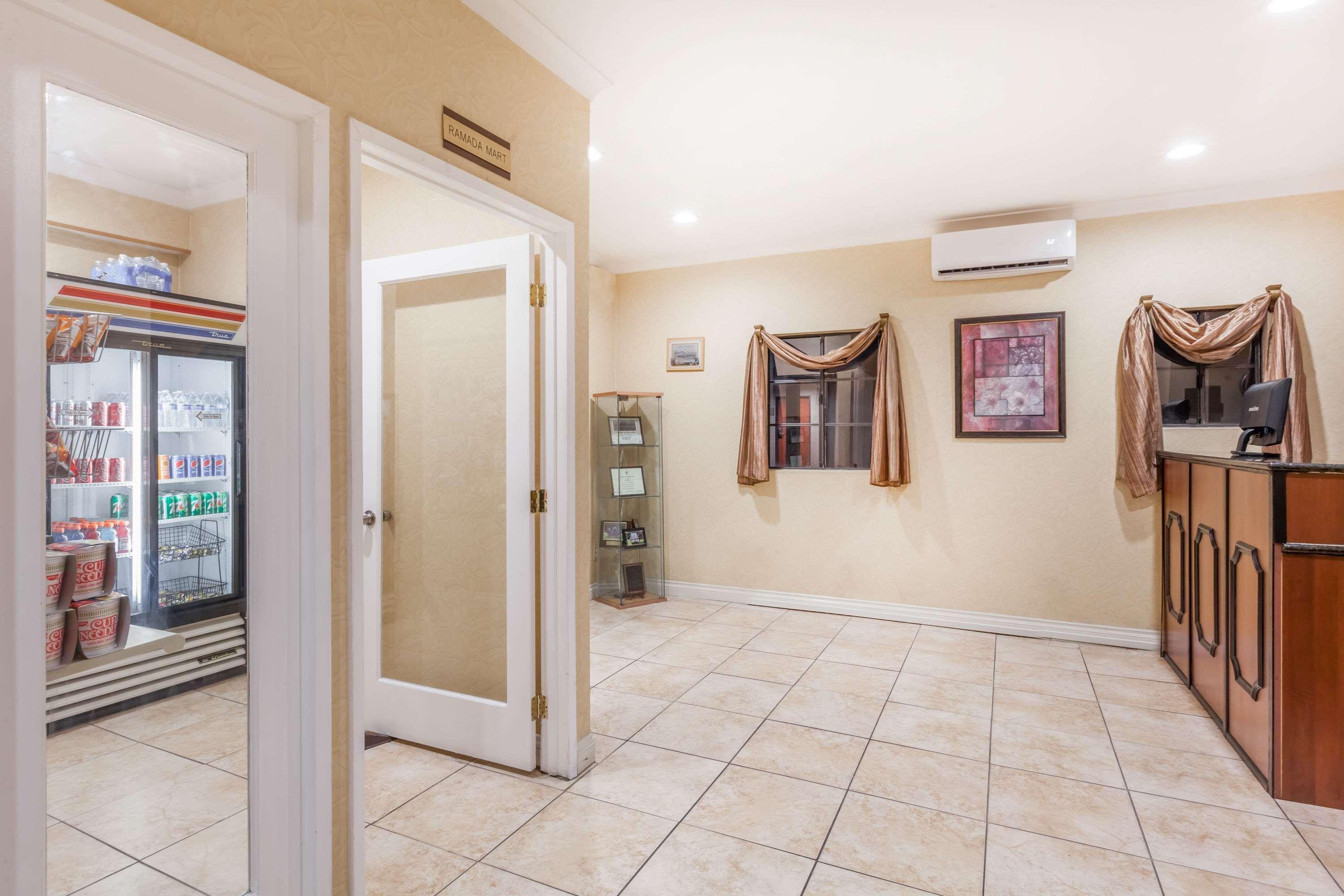 Ramada By Wyndham San Diego Poway Miramar Bagian luar foto