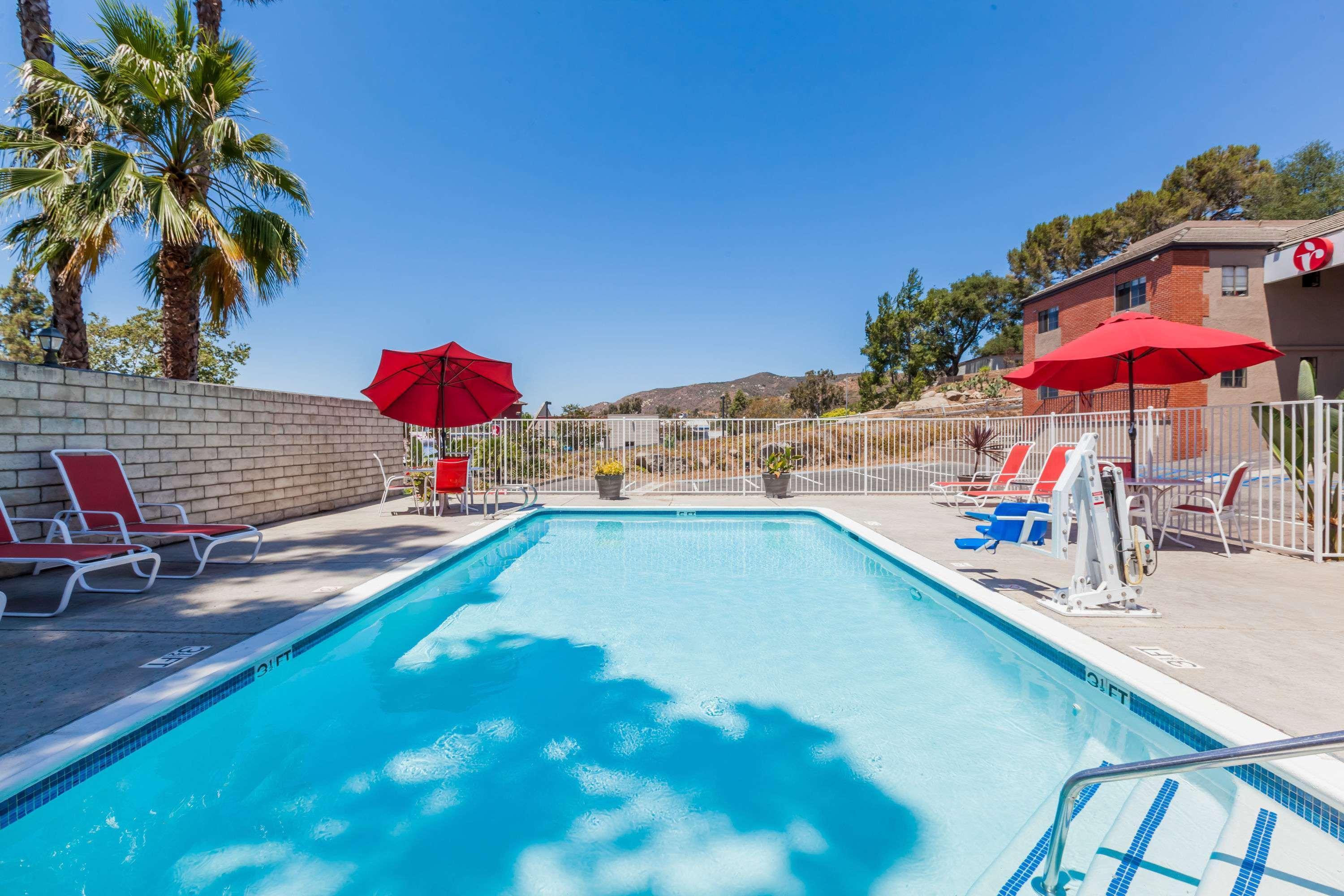 Ramada By Wyndham San Diego Poway Miramar Bagian luar foto