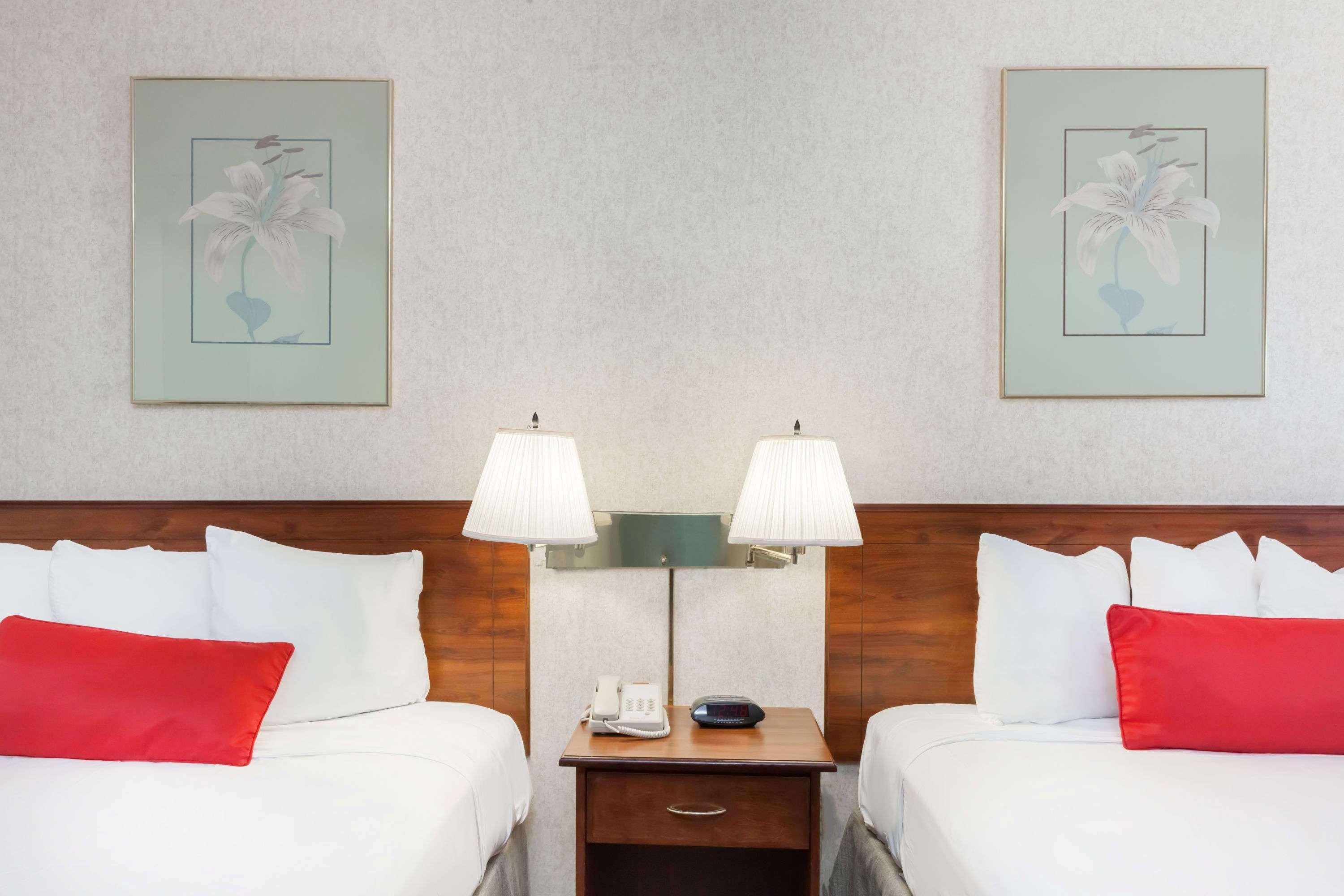 Ramada By Wyndham San Diego Poway Miramar Bagian luar foto