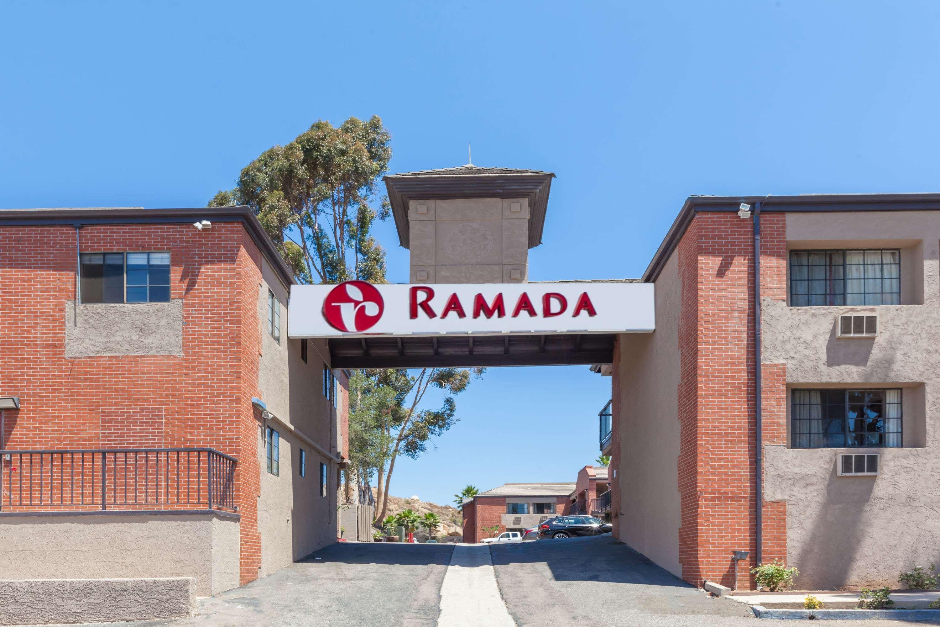 Ramada By Wyndham San Diego Poway Miramar Bagian luar foto