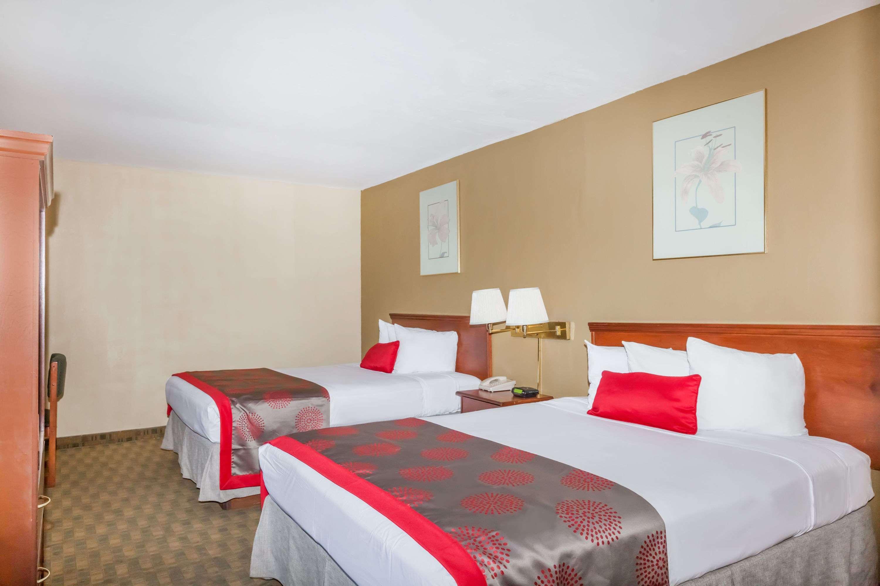 Ramada By Wyndham San Diego Poway Miramar Bagian luar foto