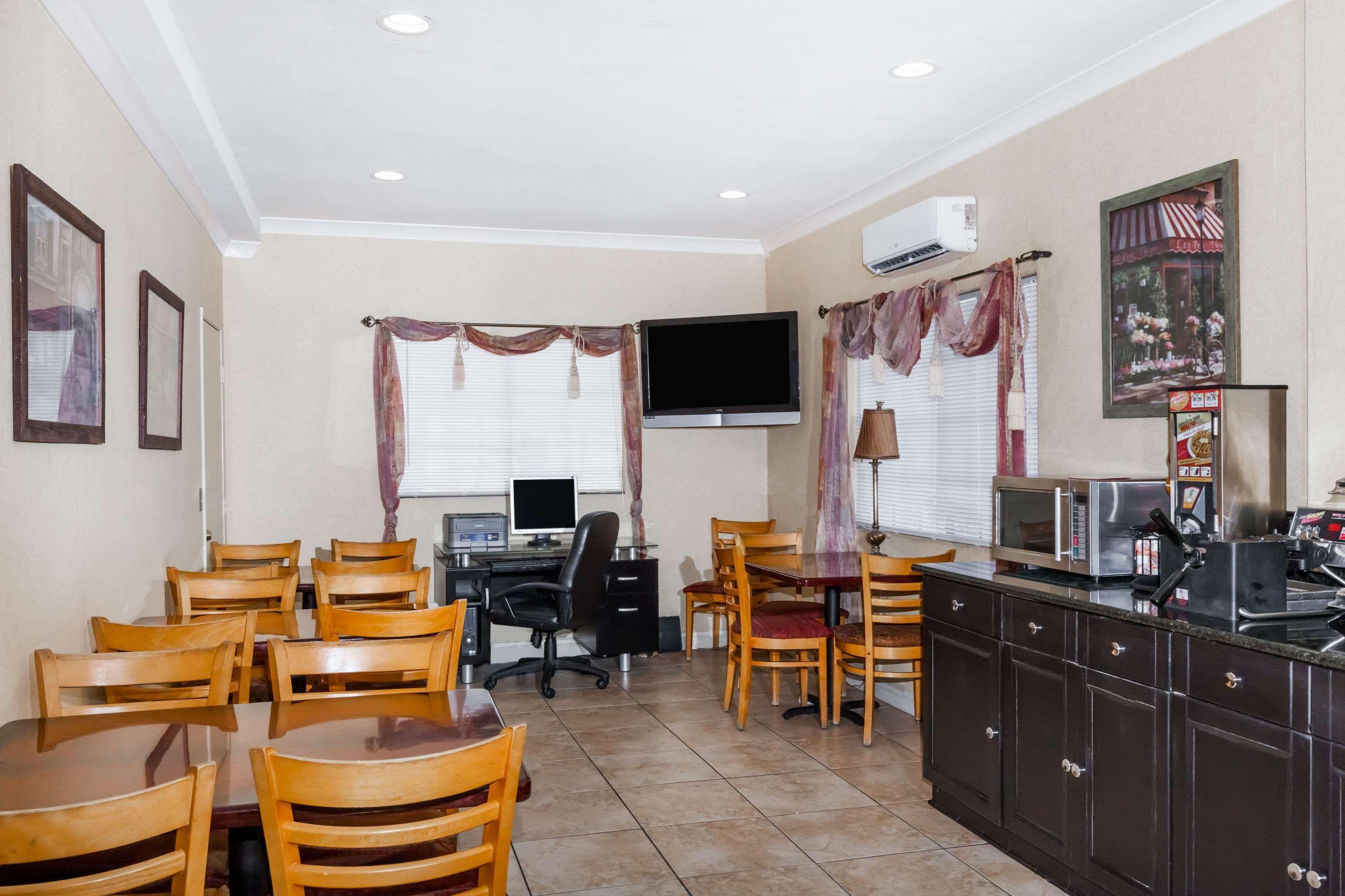 Ramada By Wyndham San Diego Poway Miramar Bagian luar foto