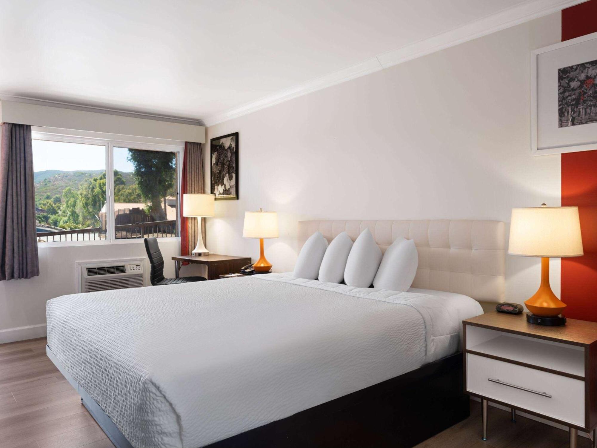 Ramada By Wyndham San Diego Poway Miramar Bagian luar foto