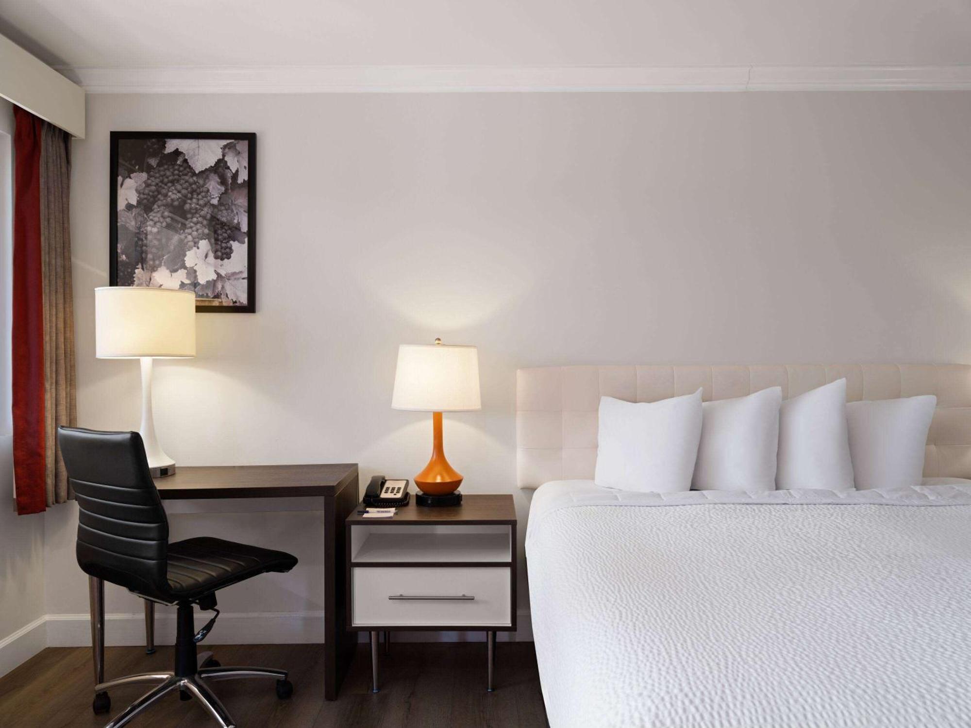 Ramada By Wyndham San Diego Poway Miramar Bagian luar foto