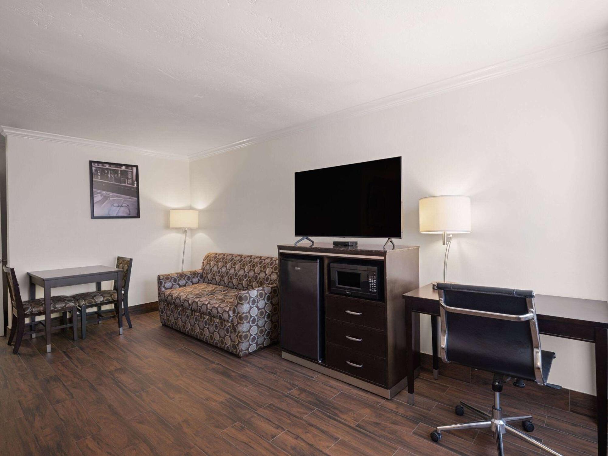 Ramada By Wyndham San Diego Poway Miramar Bagian luar foto