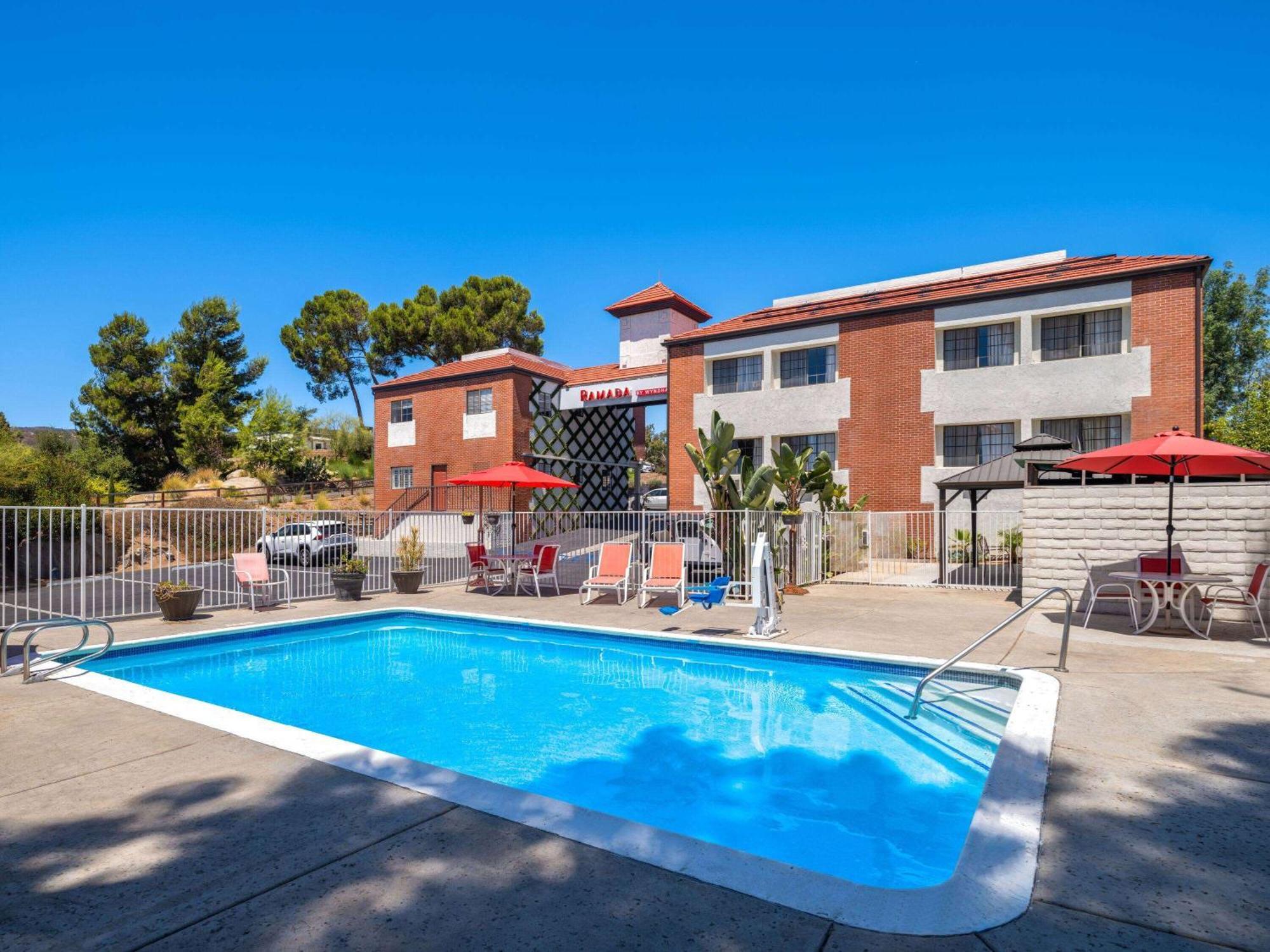 Ramada By Wyndham San Diego Poway Miramar Bagian luar foto