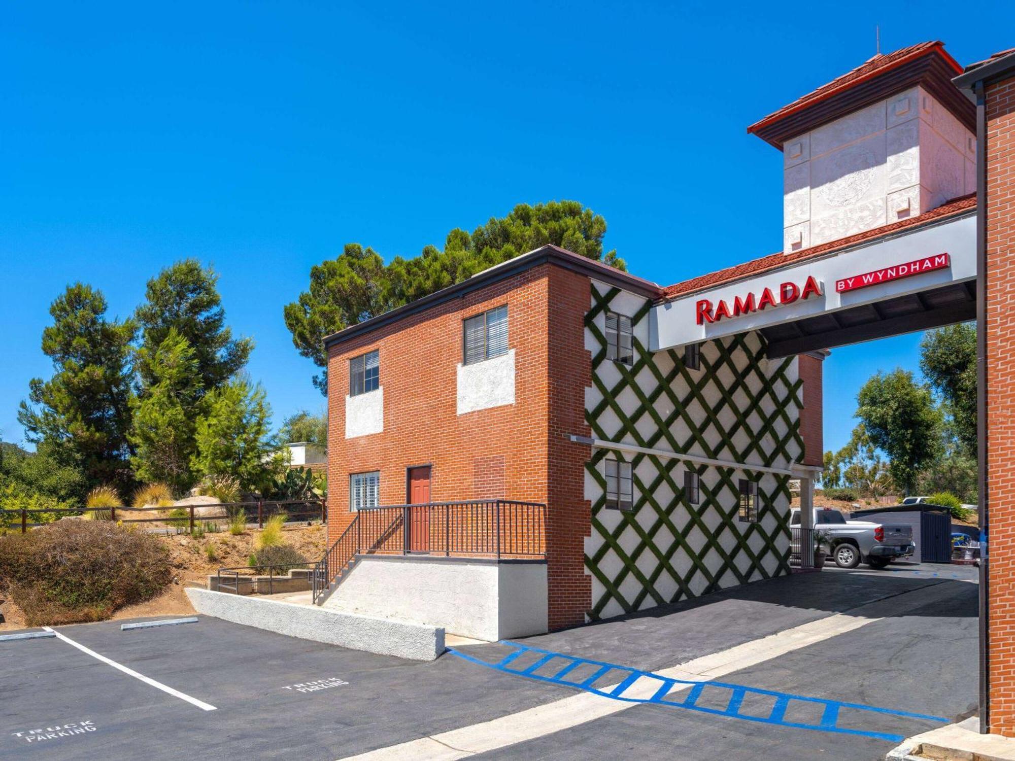 Ramada By Wyndham San Diego Poway Miramar Bagian luar foto