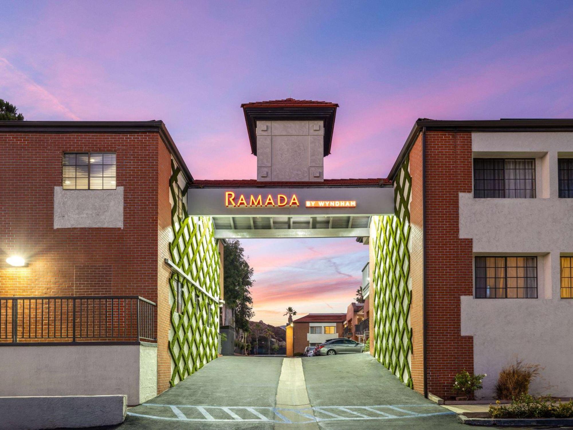 Ramada By Wyndham San Diego Poway Miramar Bagian luar foto