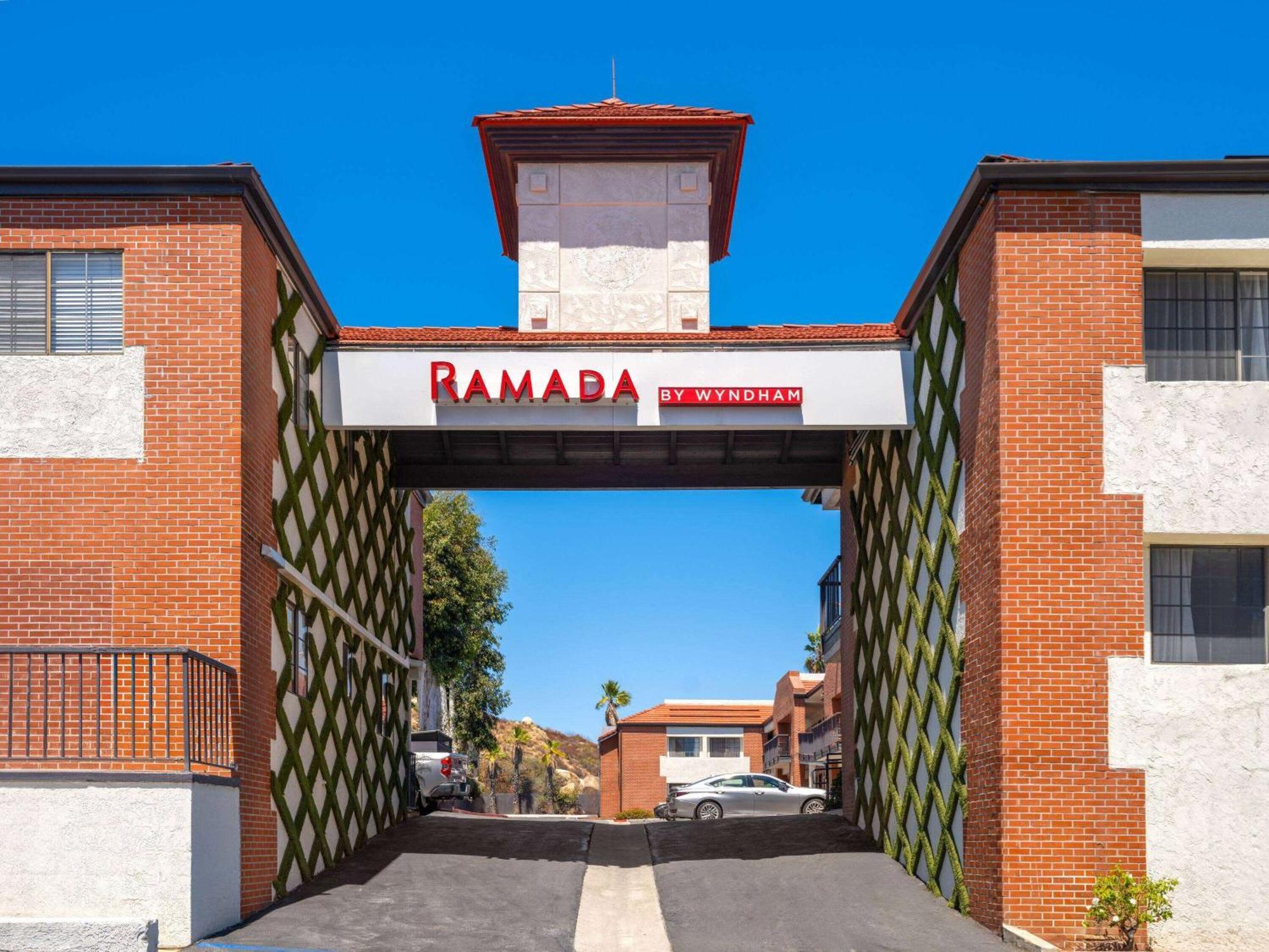 Ramada By Wyndham San Diego Poway Miramar Bagian luar foto