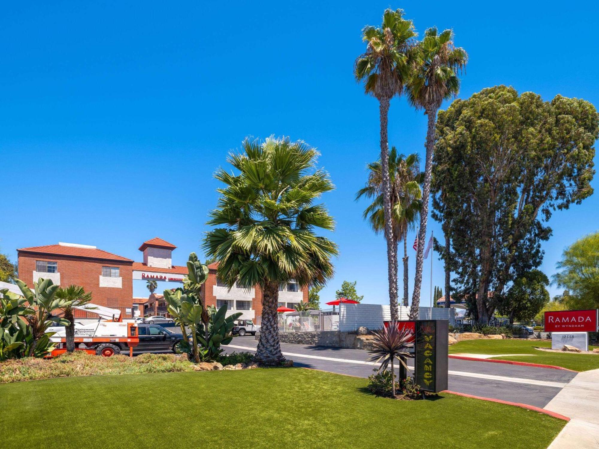 Ramada By Wyndham San Diego Poway Miramar Bagian luar foto