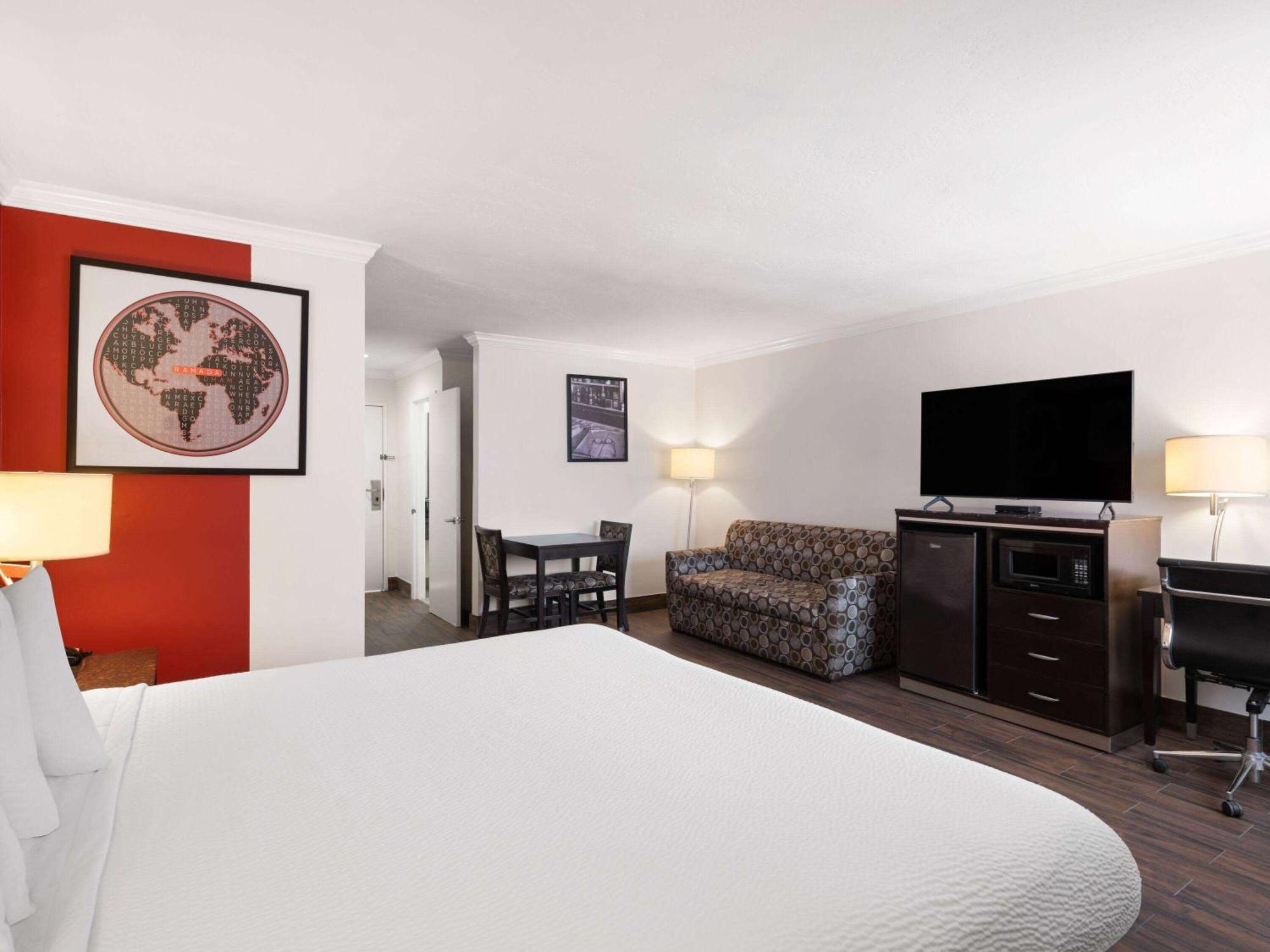 Ramada By Wyndham San Diego Poway Miramar Bagian luar foto